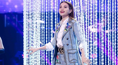 Ho Ngoc Ha thi pham thi sinh cach nhay quyen ru tren san khau hinh anh