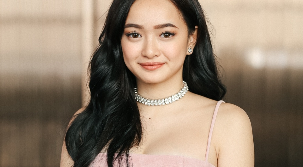 Kaity Nguyen: 'Vao showbiz, toi khong can vong tay bao boc cua ai' hinh anh