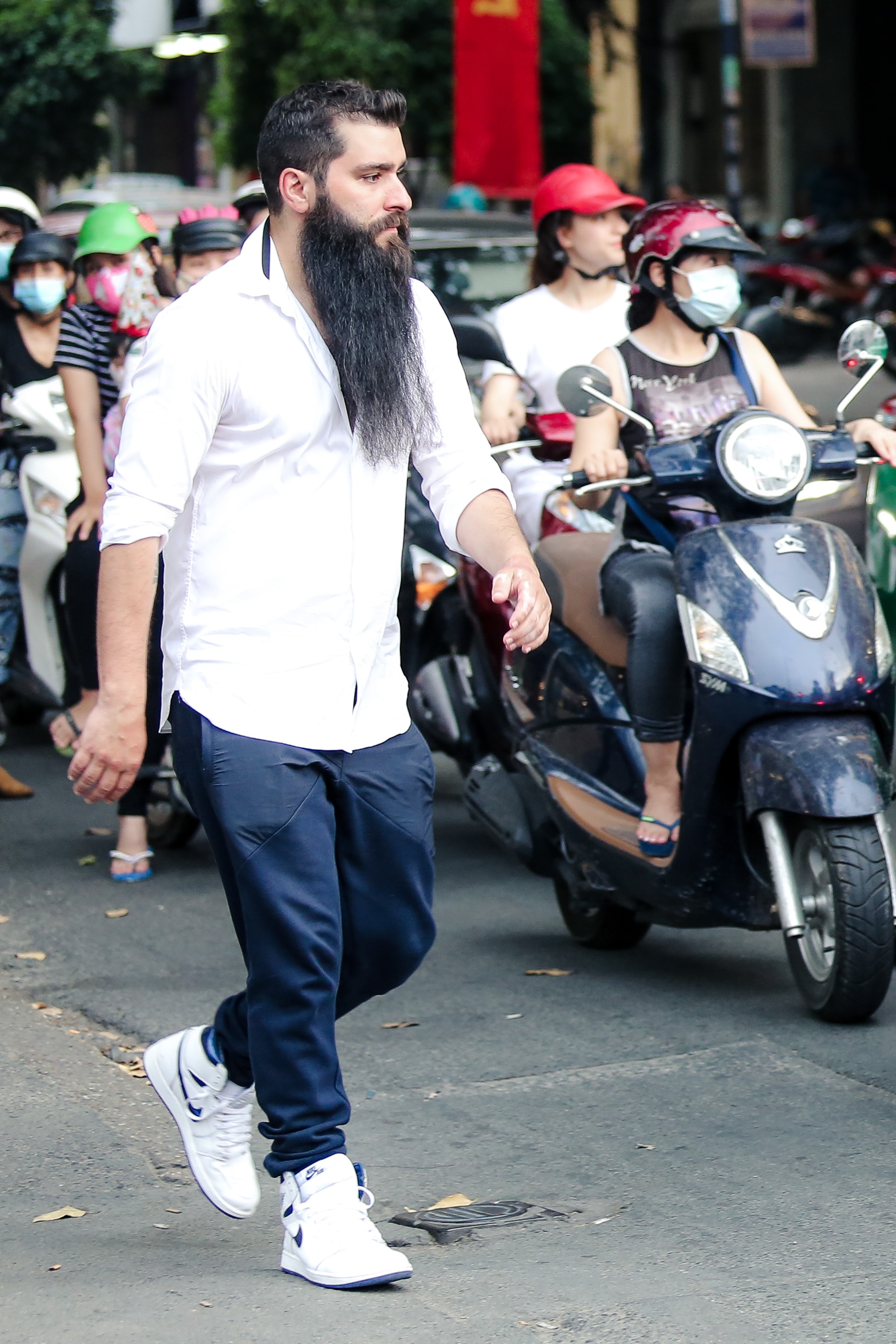 Ngô Thanh Vân xuất hiện cùng đạo diễn Kong ở Sài Gòn ảnh 10 Ngo Thanh Van xuat hien cung dao dien Kong o Sai Gon anh 10