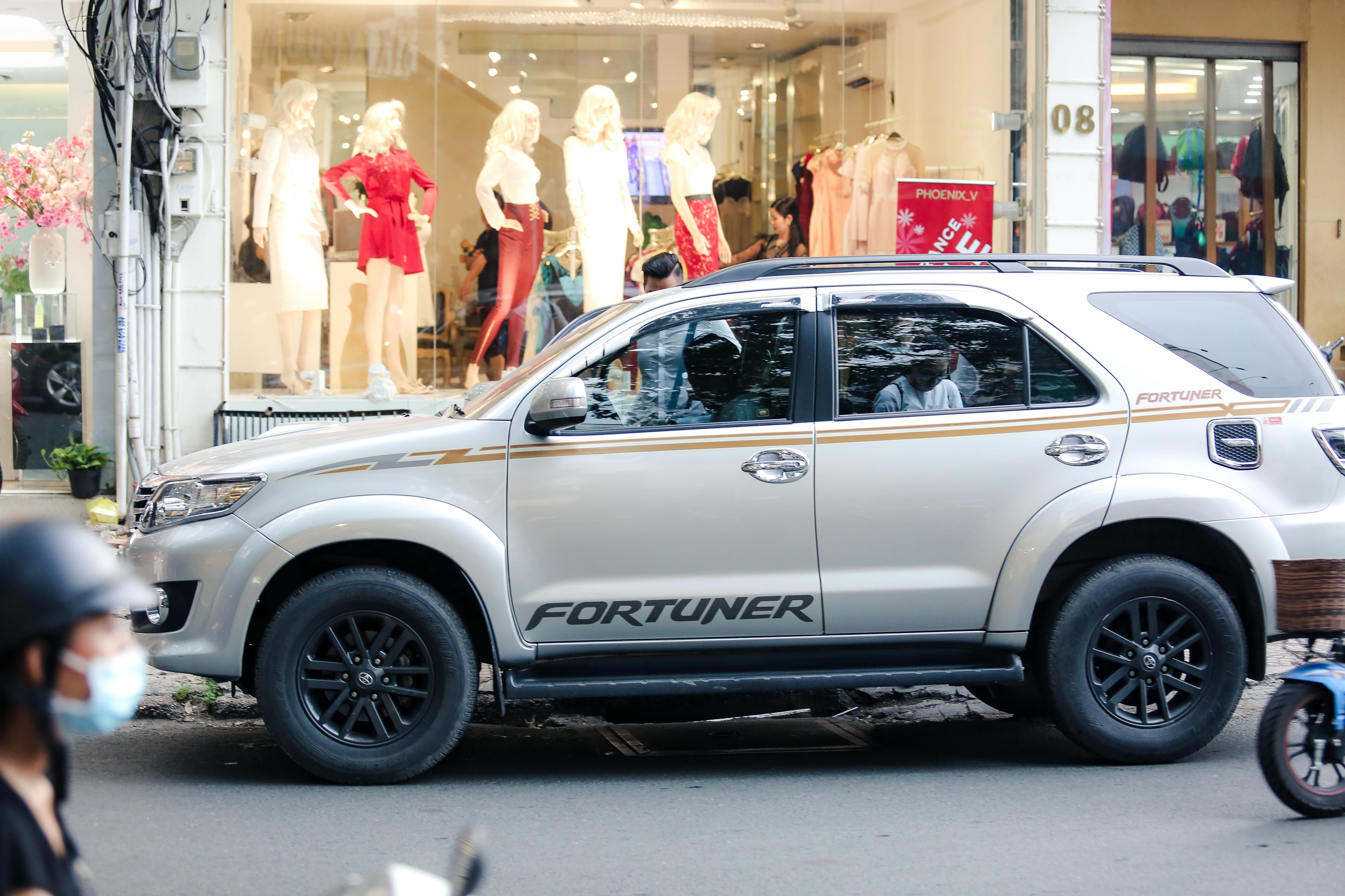 Ngô Thanh Vân xuất hiện cùng đạo diễn Kong ở Sài Gòn ảnh 11 Ngo Thanh Van xuat hien cung dao dien Kong o Sai Gon anh 11