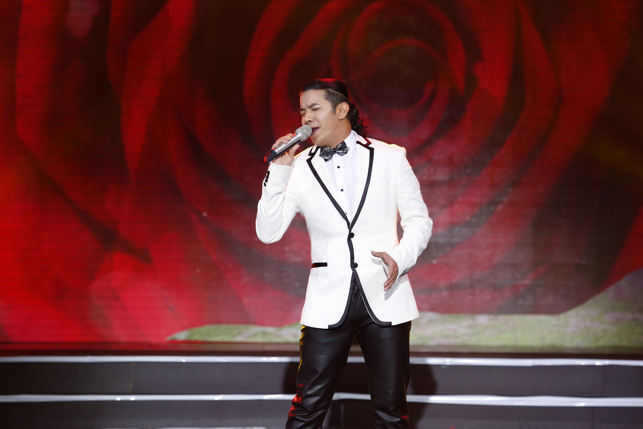 Ba me Tran Thanh dong vien con truoc ap luc anh 7