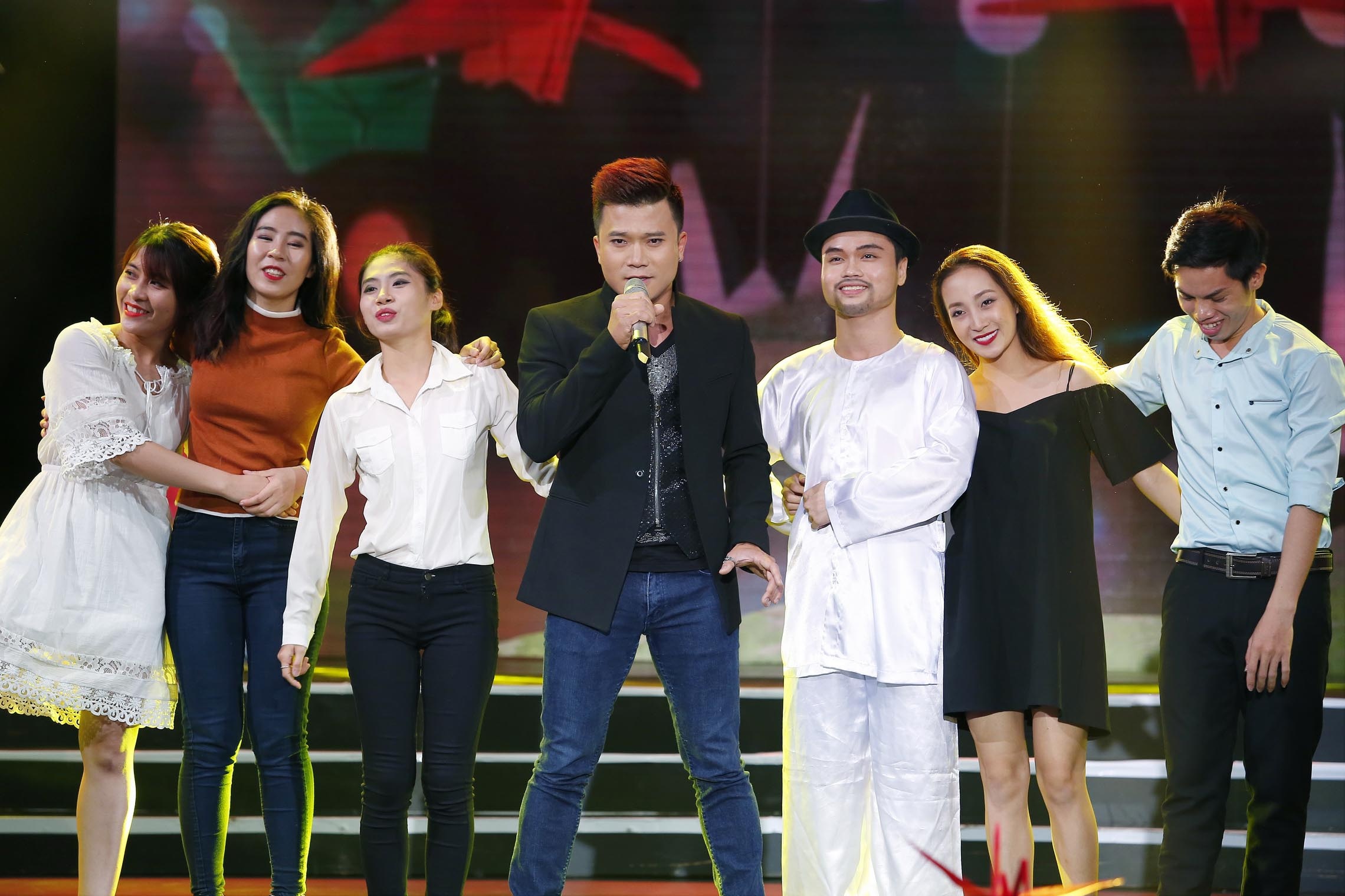 Ba me Tran Thanh dong vien con truoc ap luc anh 8