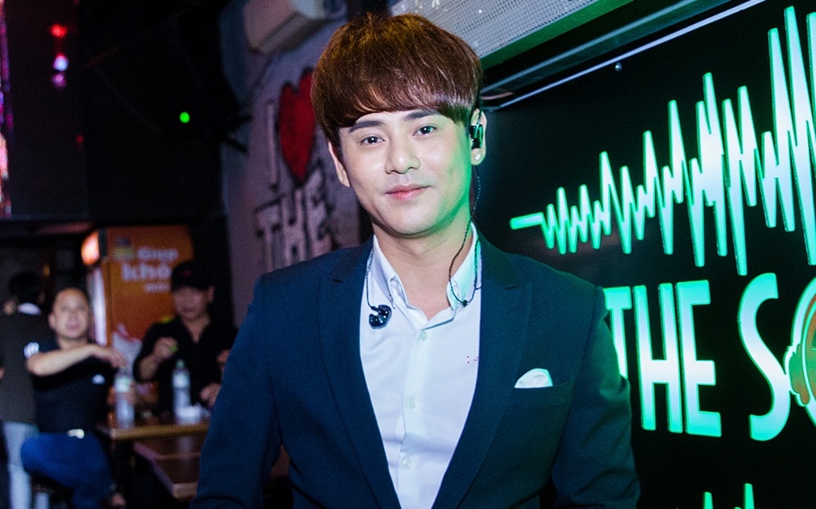 Ung Dai Ve duoc vo cu giup vuot qua khung hoang hinh anh