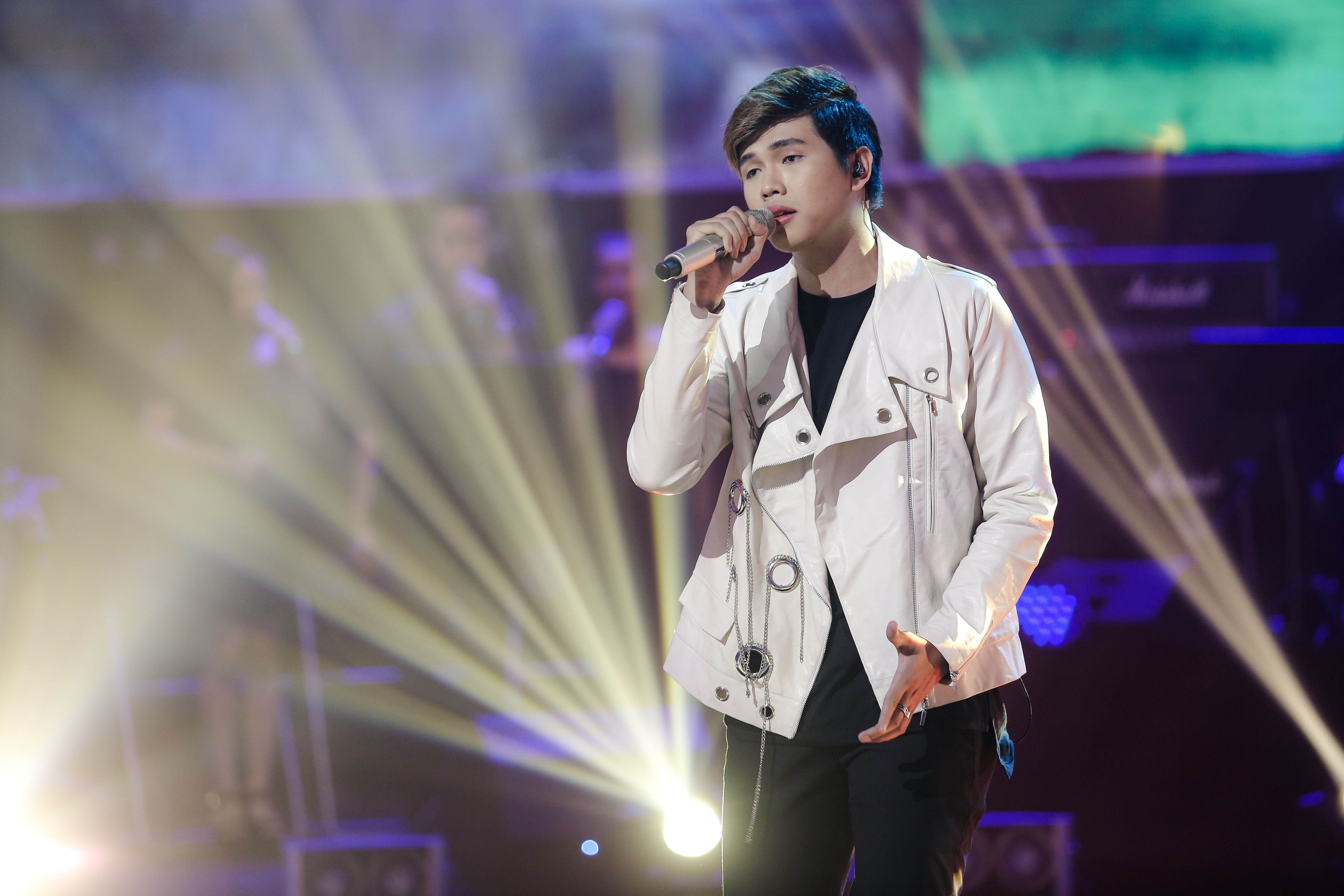 Me Hari Won di xem con gai lam giam khao anh 9