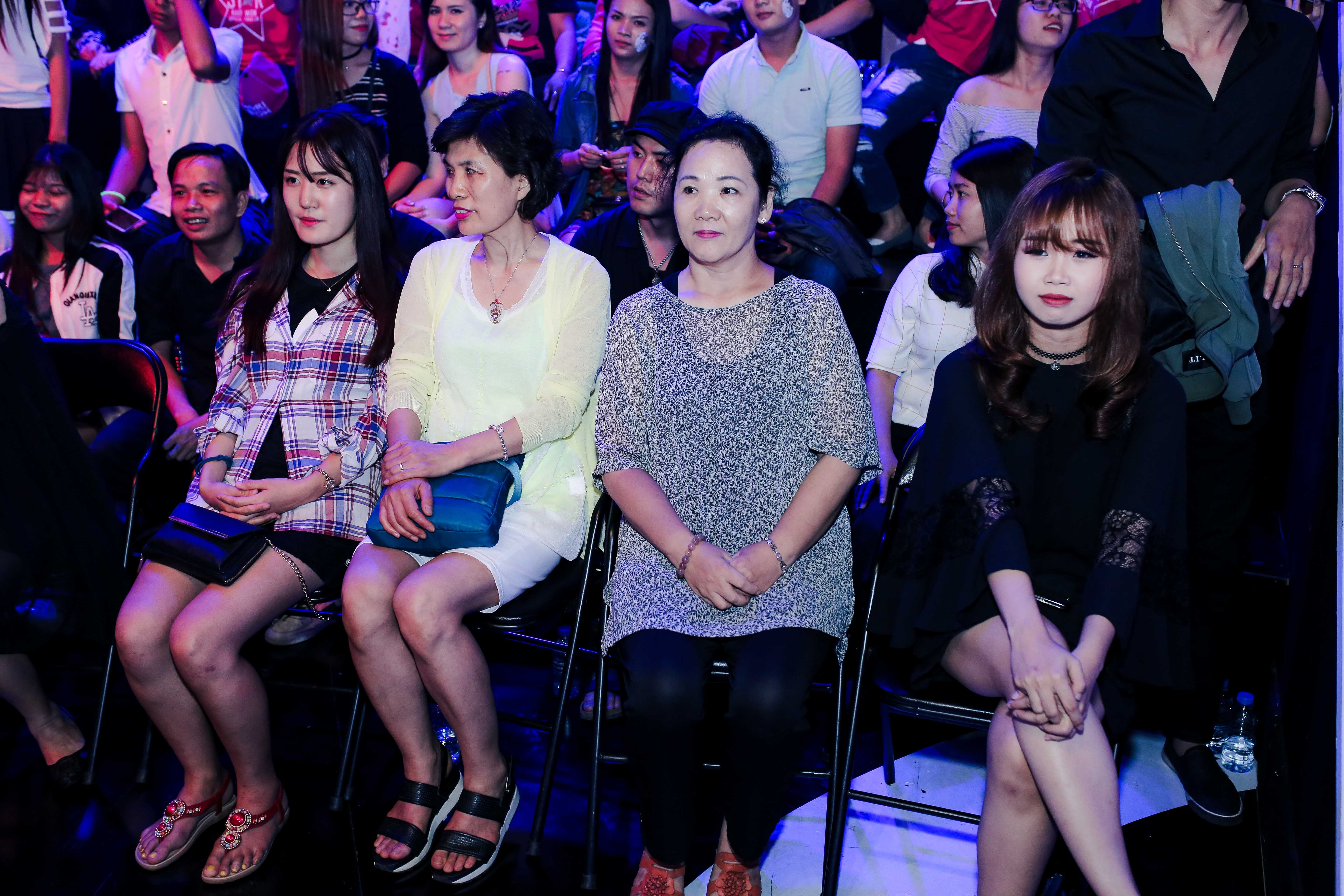 Me Hari Won di xem con gai lam giam khao anh 2