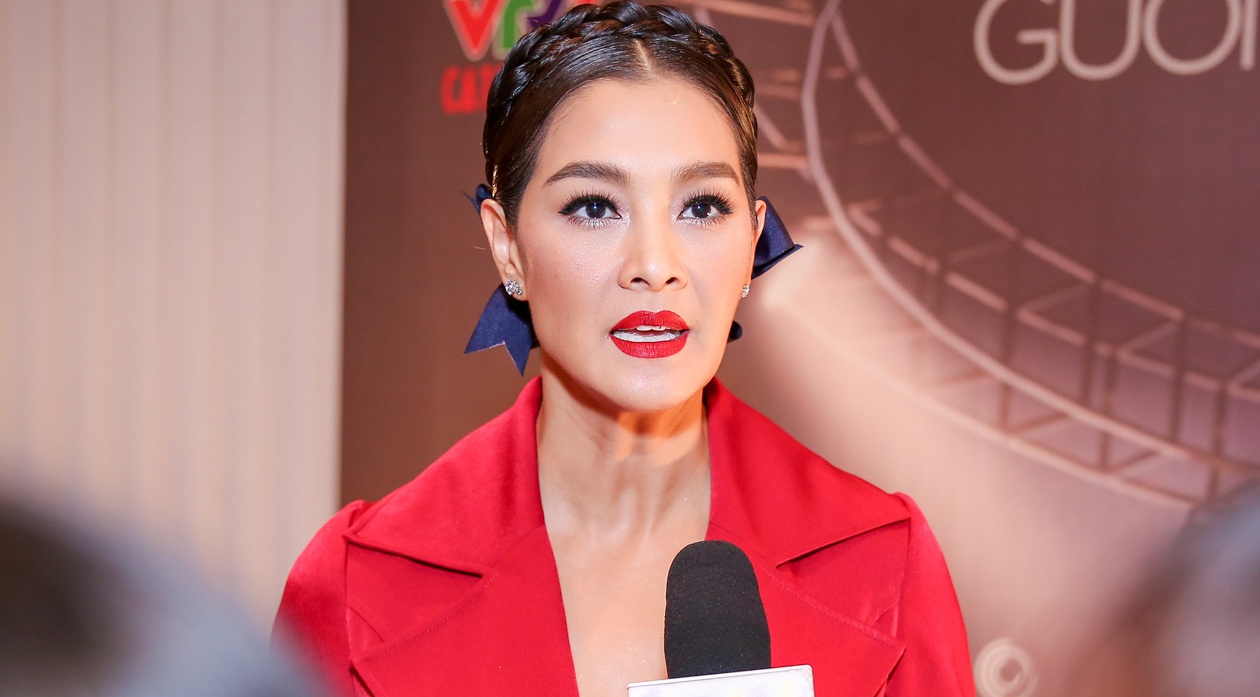 HLV The Face Thai: 'Toi chuyen nghiep nen khong bao gio di tre' hinh anh