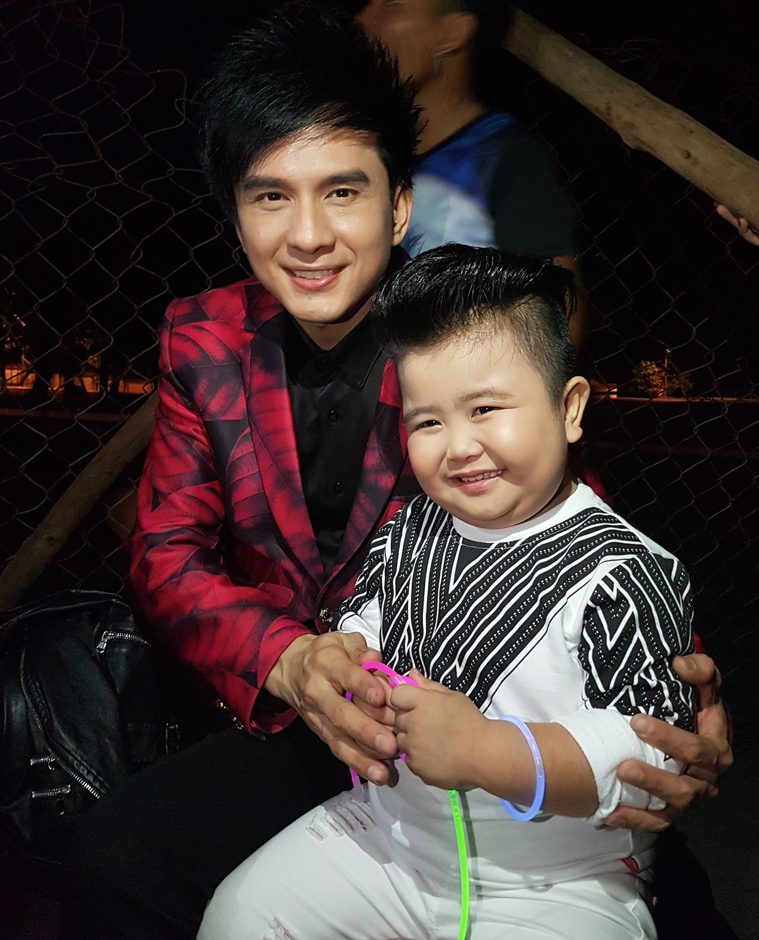 Đan Trường song ca cùng thần đồng Tin Tin ảnh 1 Dan Truong song ca cung than dong Tin Tin anh 1