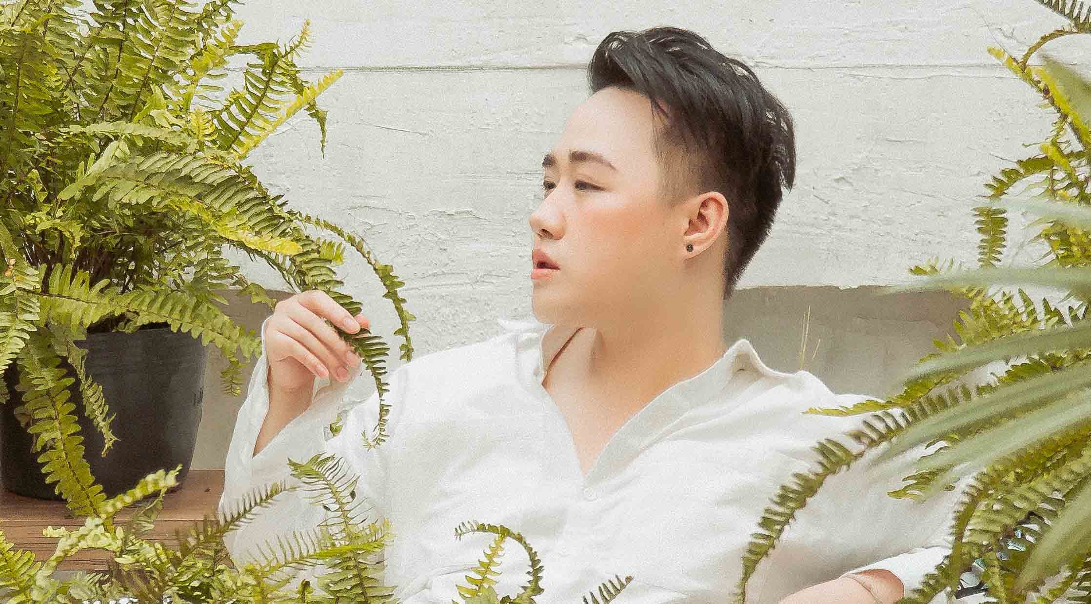 Trung Quan Idol tro lai voi ballad sau nua nam vang bong hinh anh