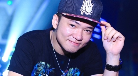 Ca si tre ke ve noi so hai khi bi mot nam dien vien hai Viet quay roi hinh anh