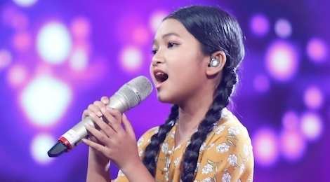Bich Phuong suyt khoc khi nghe co be hat 'Ru lai cau ho' hinh anh