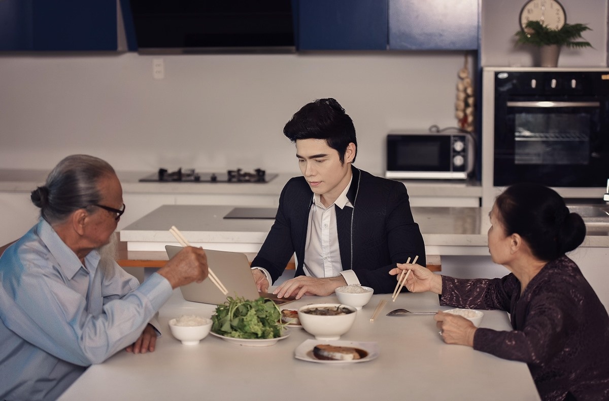 Nhung bua com nha - Luu Chi Vy hinh anh