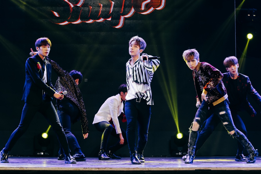 Sơn Tùng M-TP ăn mặc lạ ảnh 13 Son Tung M-TP an mac la anh 13