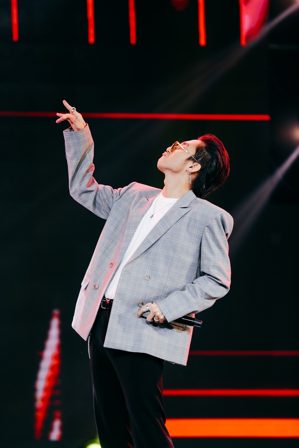 Sơn Tùng M-TP ăn mặc lạ ảnh 2 Son Tung M-TP an mac la anh 2