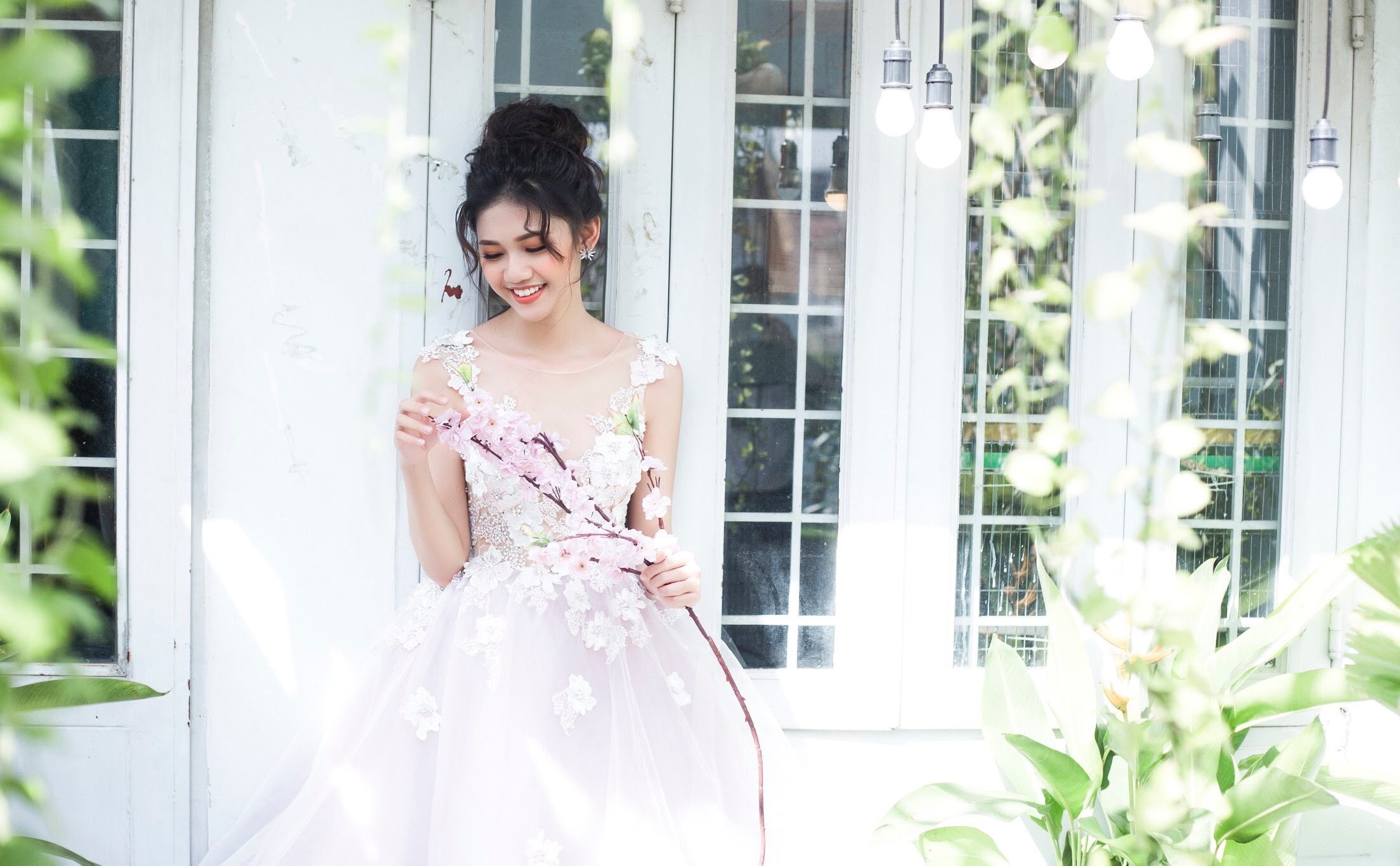 A hau Thanh Tu lam co dau anh 2