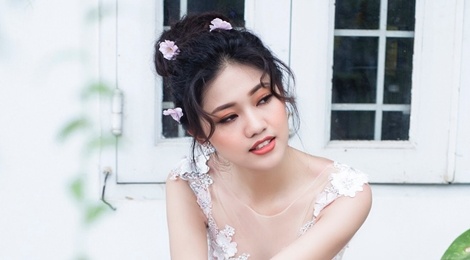 A hau Thanh Tu thuan khiet trong hinh tuong co dau hinh anh