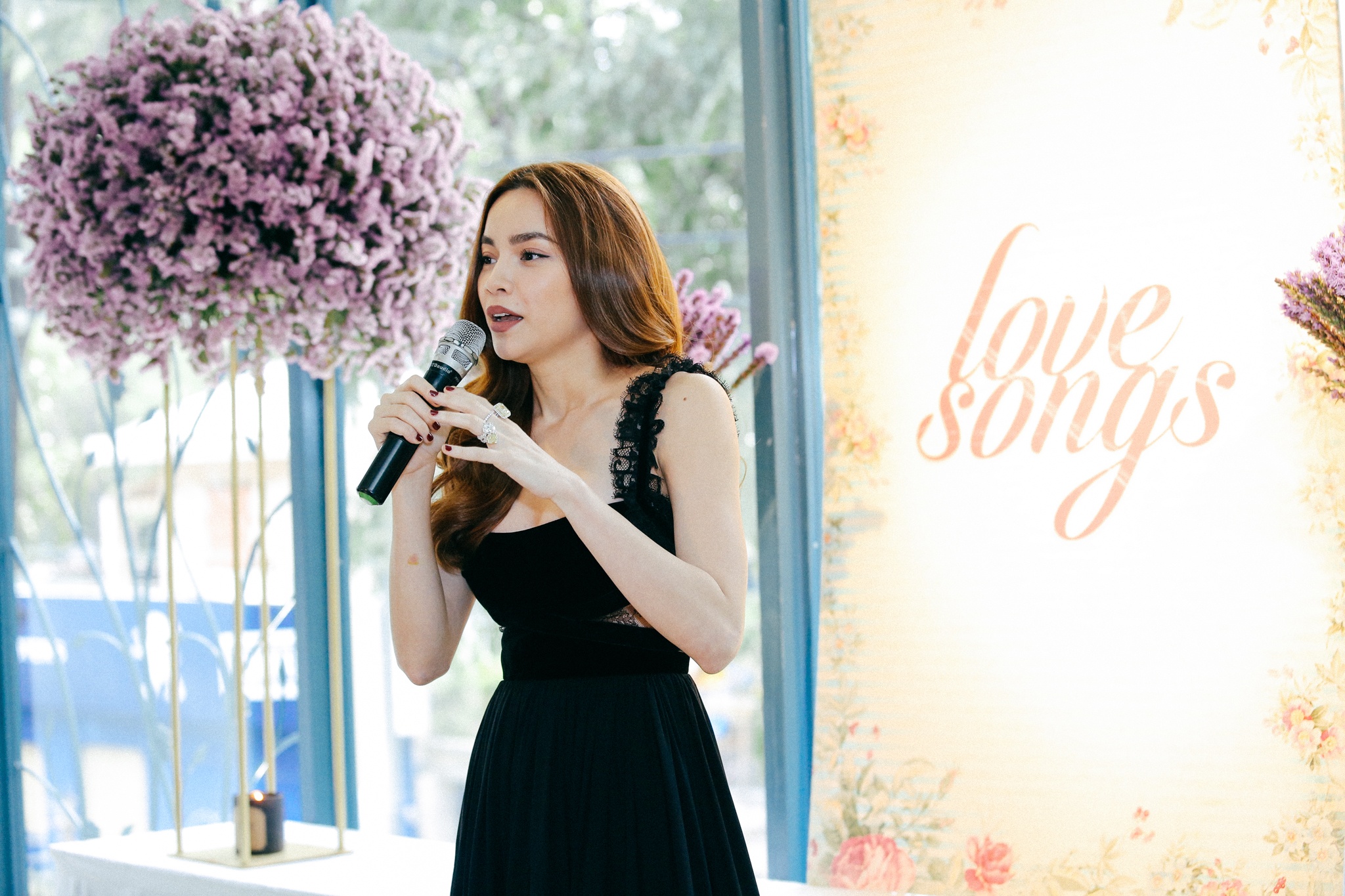 Hồ Ngọc Hà mang Love Songs đi lưu diễn ảnh 1 Ho Ngoc Ha mang Love Songs di luu dien anh 1