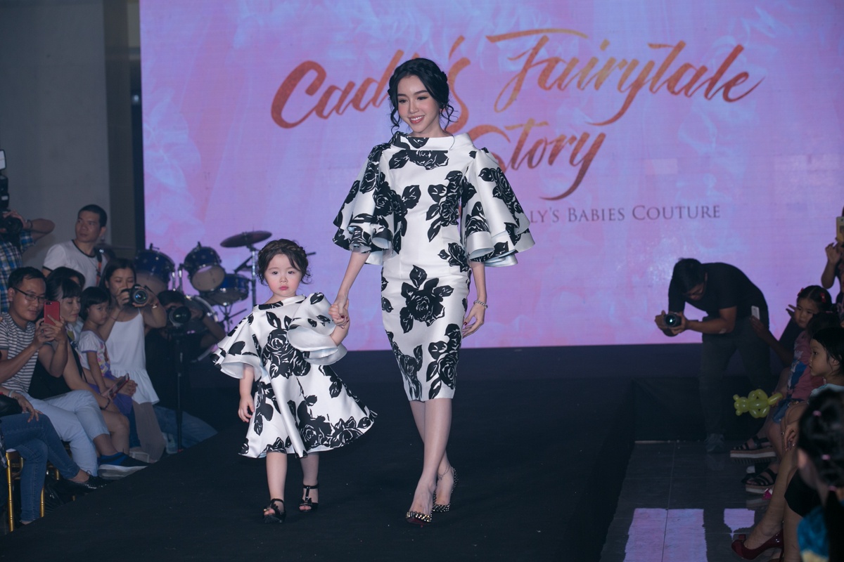 Elly va con gai Moc Tra anh 4