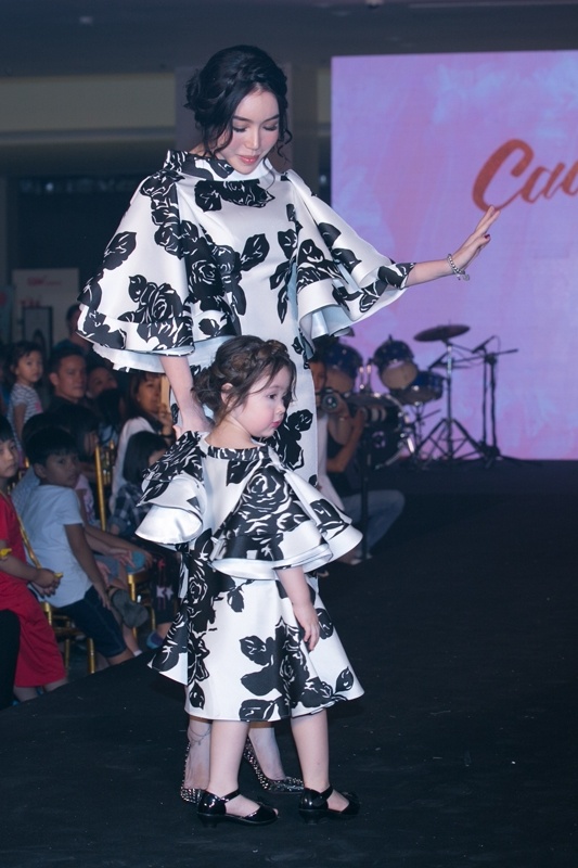 Elly va con gai Moc Tra anh 5