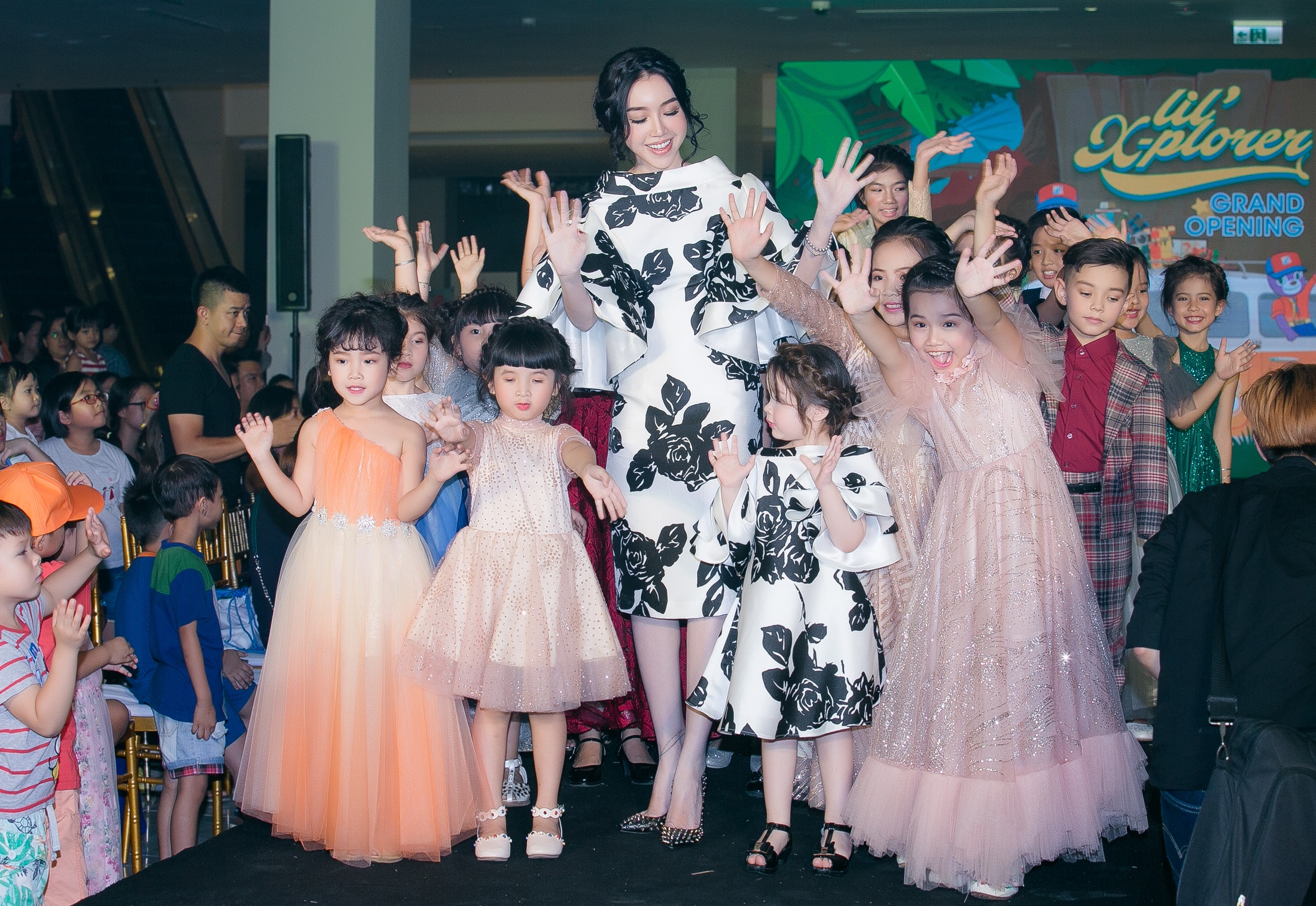 Elly va con gai Moc Tra anh 6