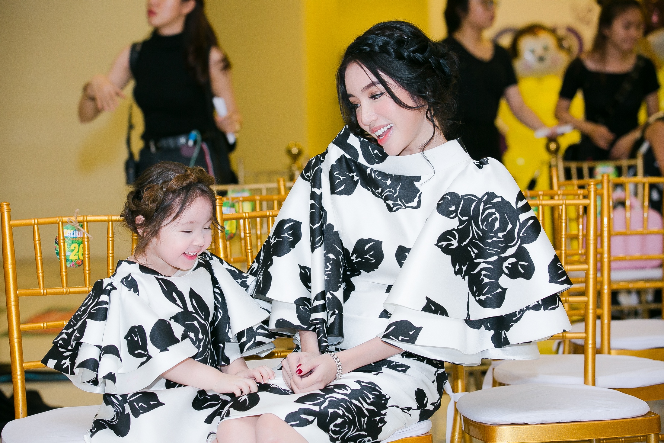 Elly va con gai Moc Tra anh 2