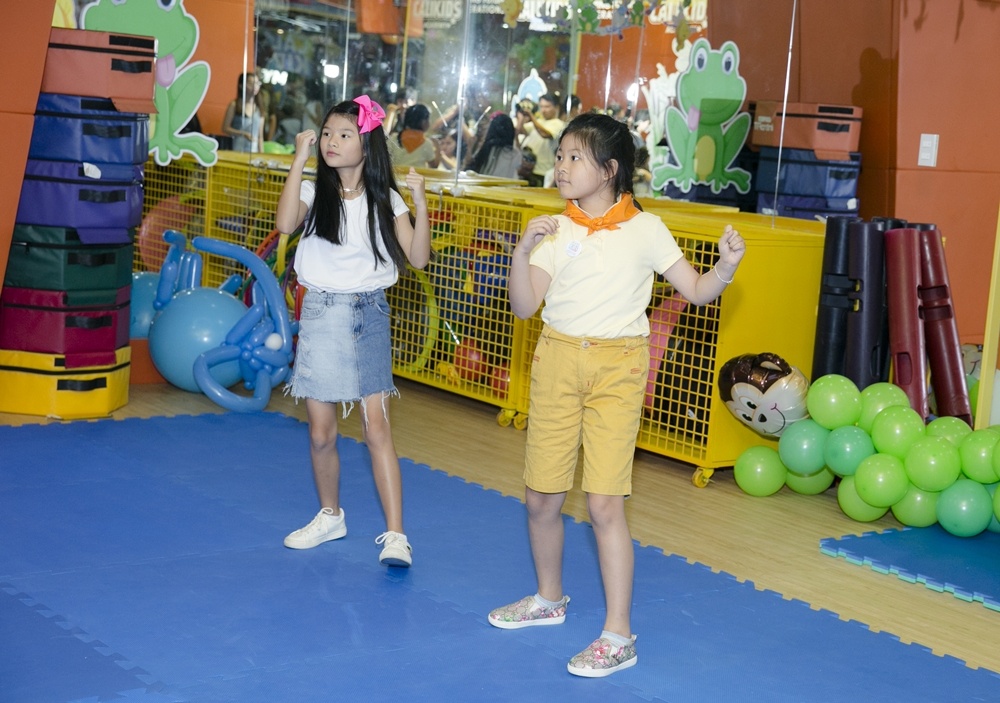 Elly va con gai Moc Tra anh 8