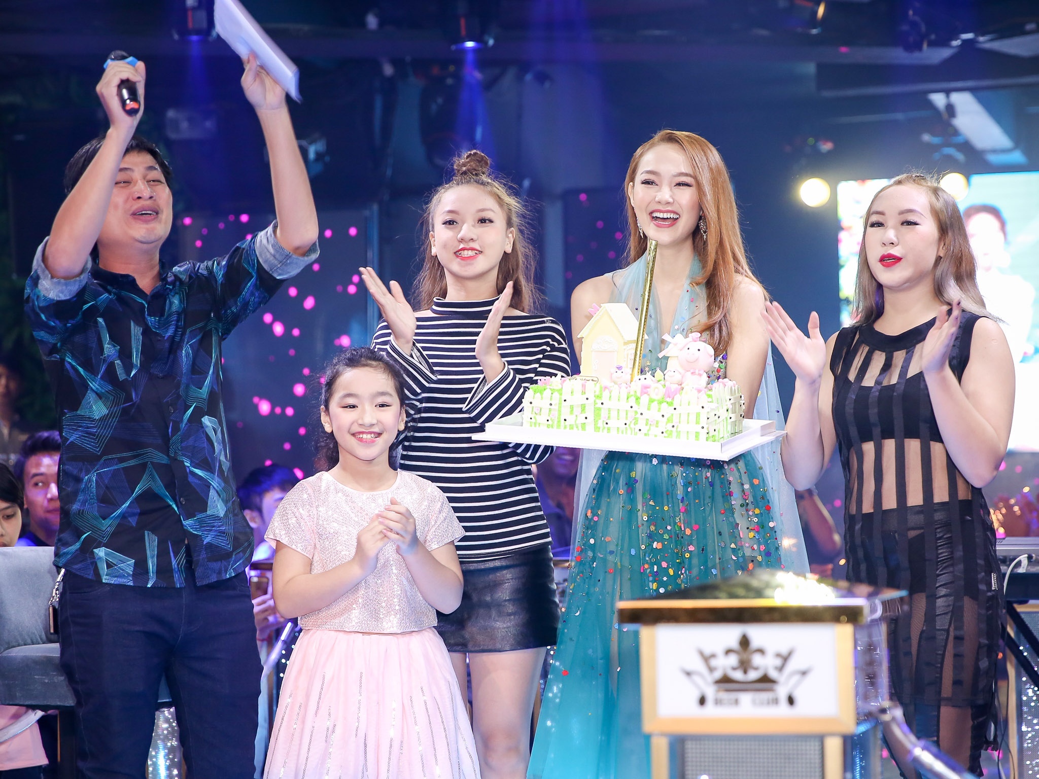 hop fan Minh Hang anh 9