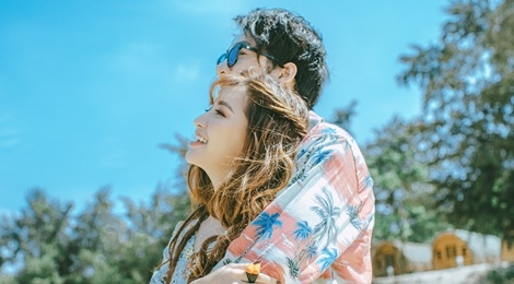 Bich Phuong ru nguoi yeu di khap the gian trong ca khuc moi hinh anh