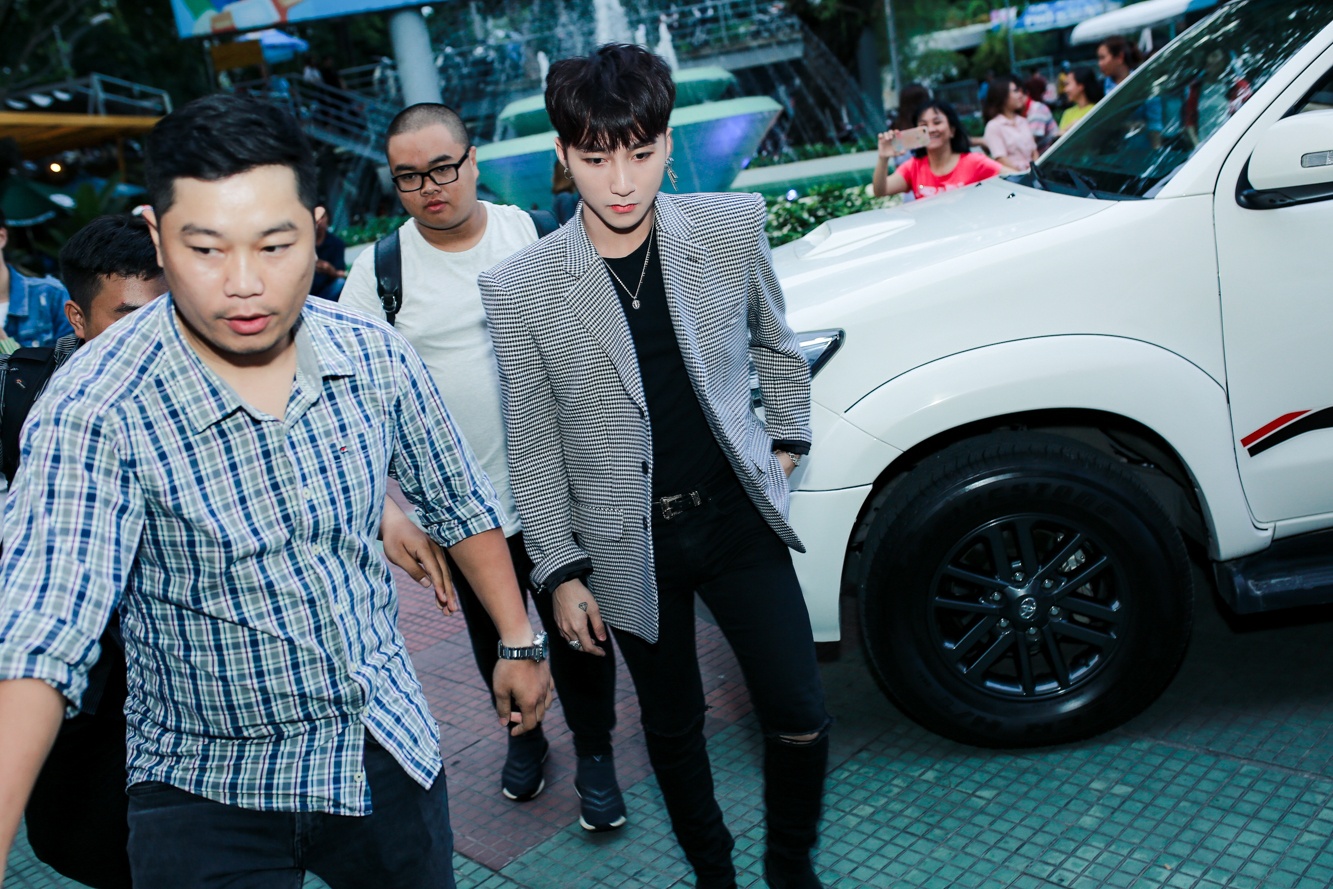 Sơn Tùng MTP cùng Kiều Trinh đóng phim Âm bản ảnh 1 Son Tung MTP cung Kieu Trinh dong phim Am ban anh 1