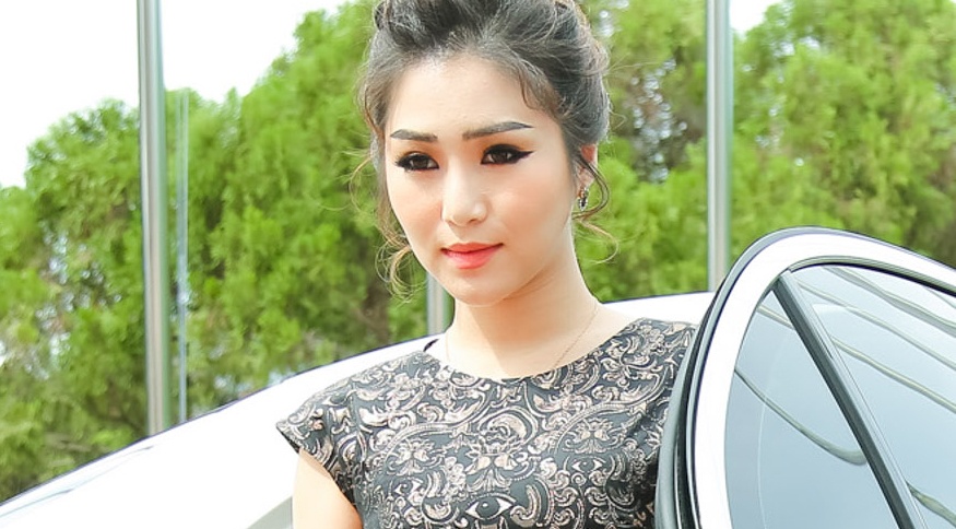 Huong Tram trang diem gia dan khi lam huan luyen vien The Voice Kids hinh anh