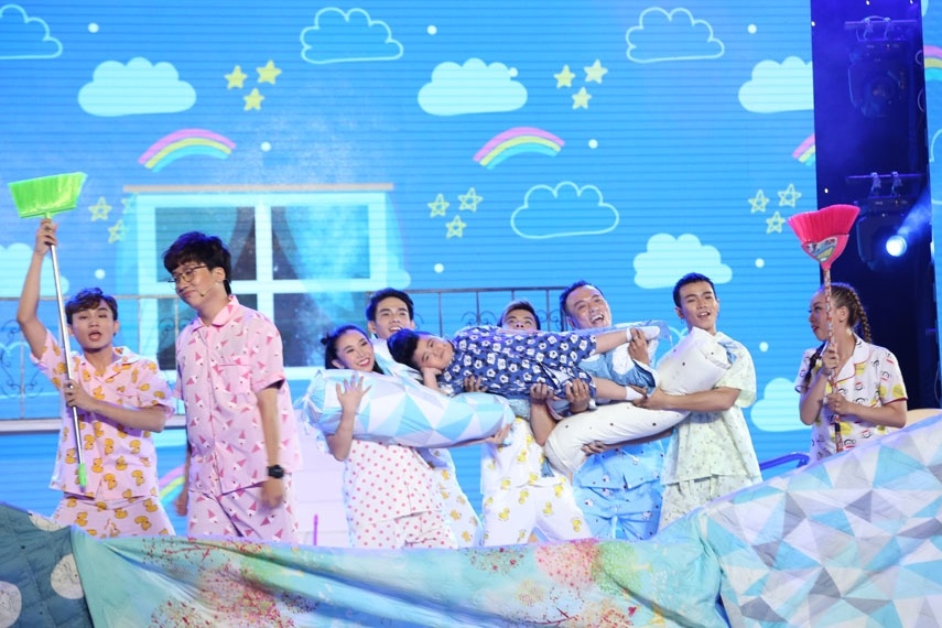 Than dong dien xuat Tin Tin bieu dien anh 3