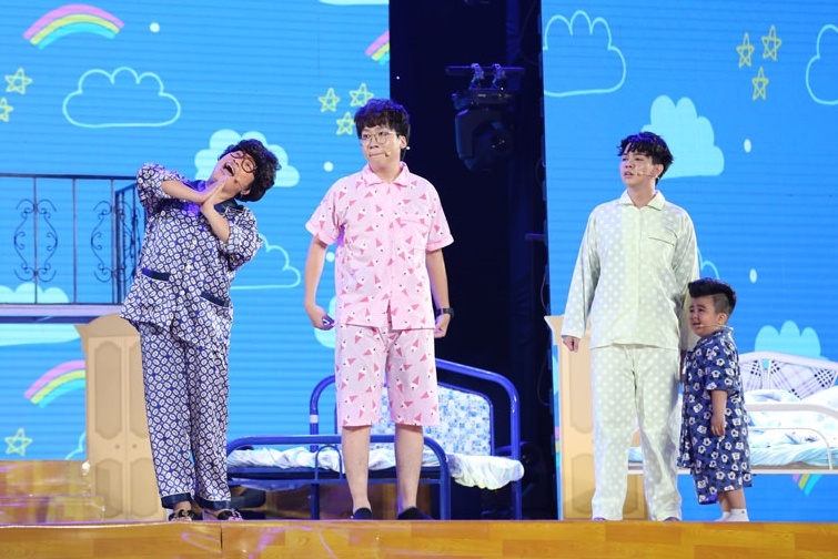 Than dong dien xuat Tin Tin bieu dien anh 1