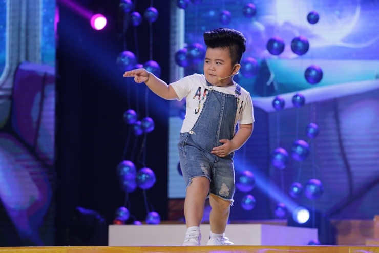 Than dong dien xuat Tin Tin bieu dien anh 5