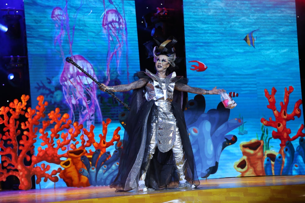 Than dong dien xuat Tin Tin bieu dien anh 9