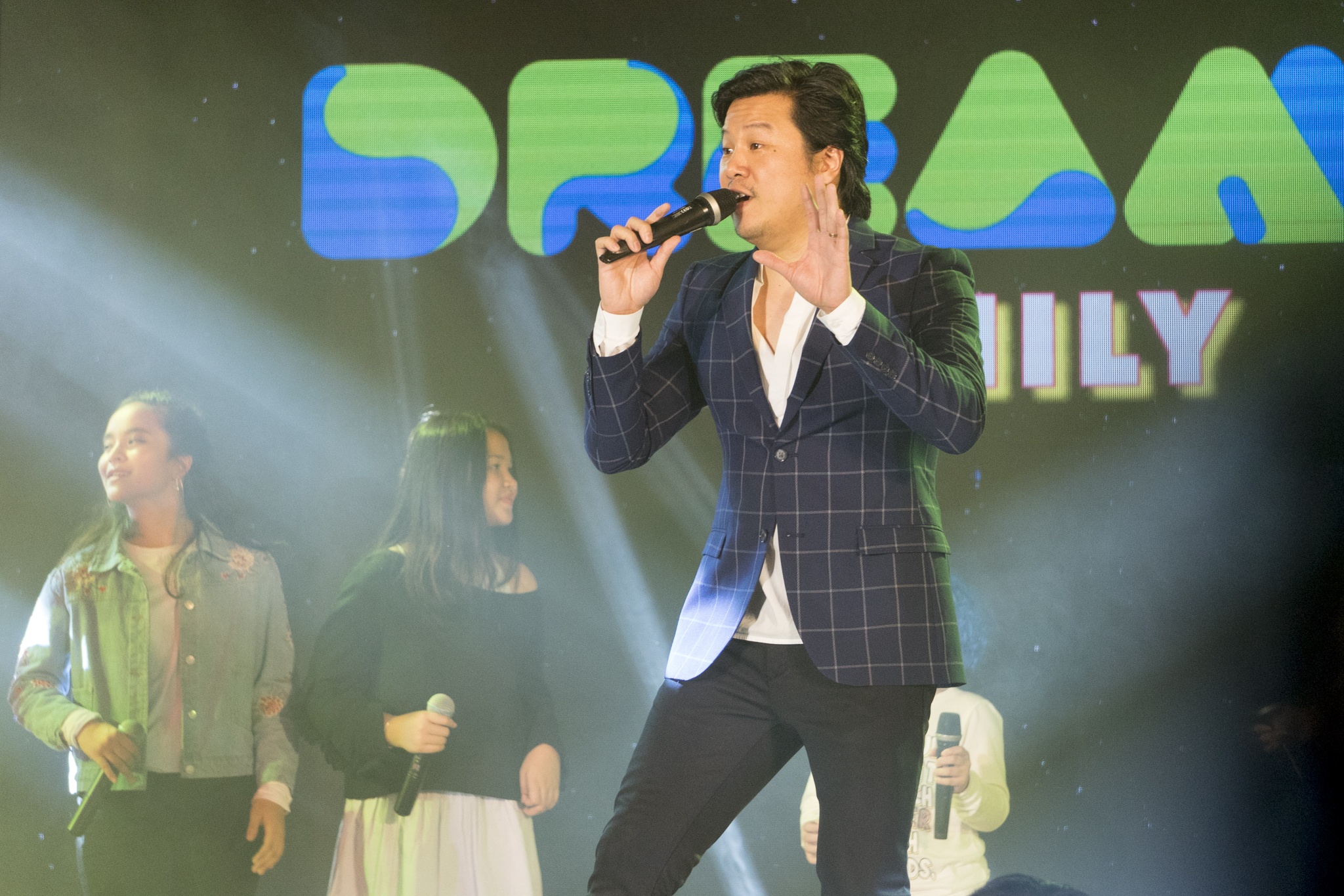 Thanh Bui be con trai di su kien anh 6