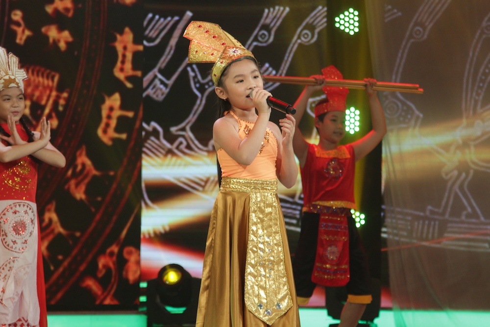 Duong Nghi dinh hat nhac Cam ly anh 1
