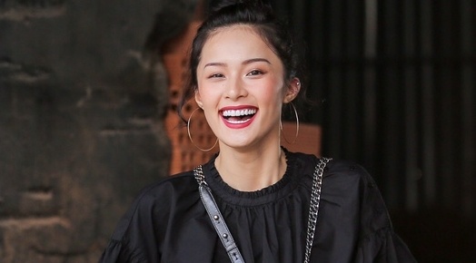 Ha Vi vui ve di hen ho sau khi cong khai chia tay Cuong Do La hinh anh