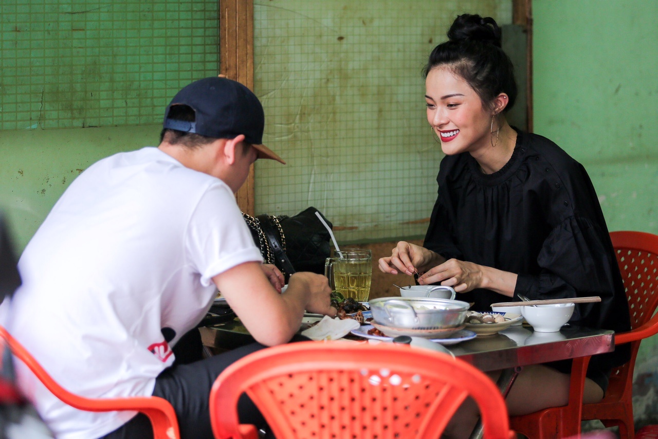 Ha Vi vui ve di hen ho hinh anh