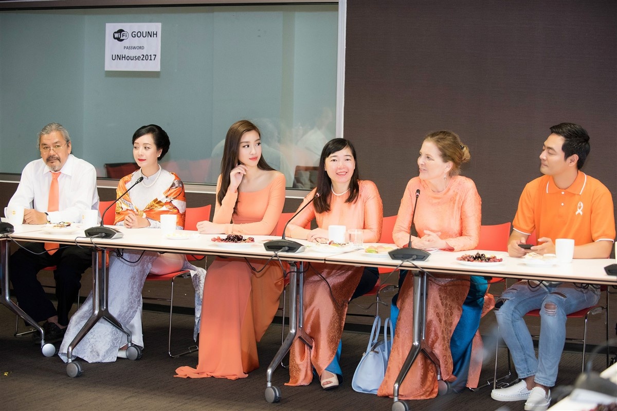 Hoa hau My Linh lam tu thien anh 7