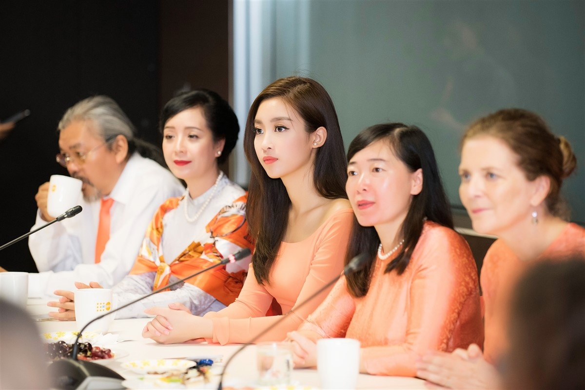 Hoa hau My Linh lam tu thien anh 8