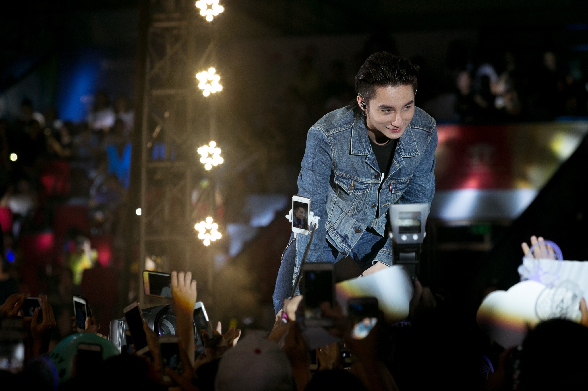 Sky dong thanh hat 'Chac ai do se ve' cung Son Tung hinh anh