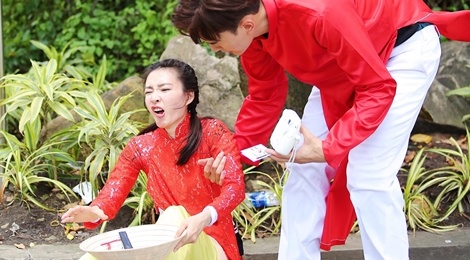 Vuong Le Khon vap ta ao, nga manh khi quay Amazing Race o Sai Gon hinh anh