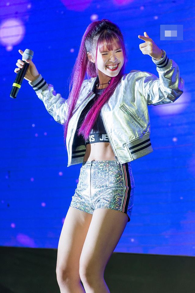 Ca si hang A dien tinh anh 2