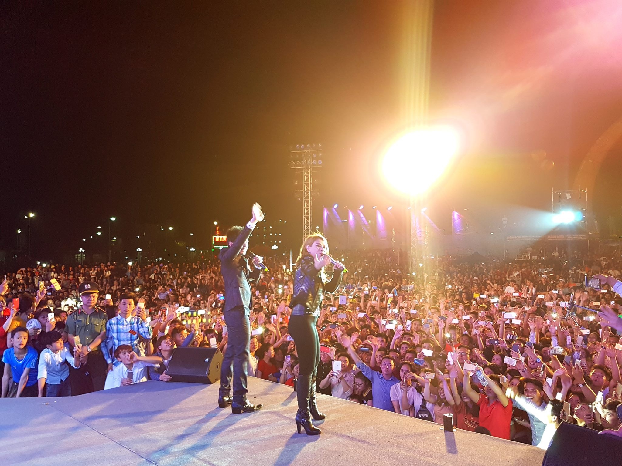 Ca si hang A dien tinh anh 1