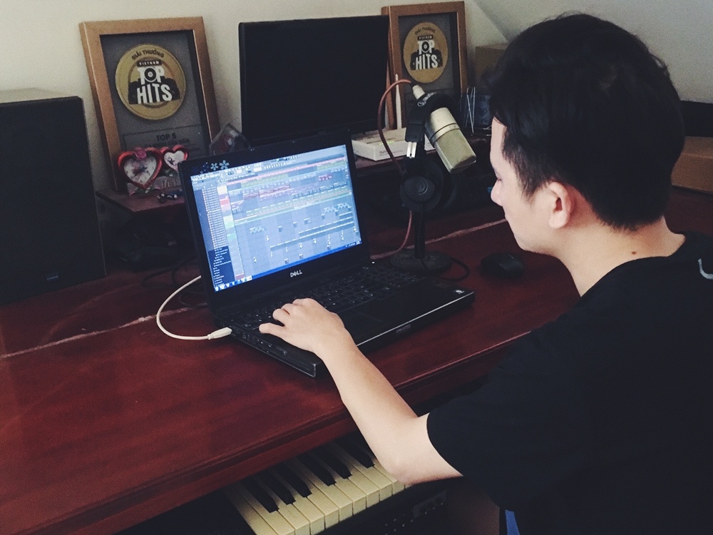 Phan Manh Quynh tro lai anh 2