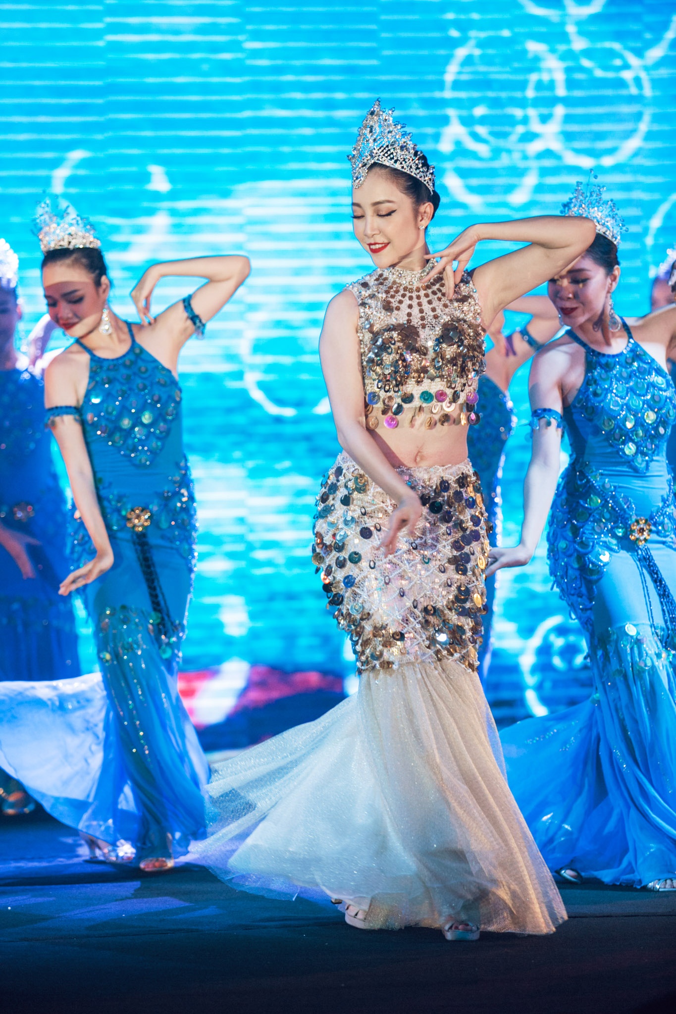 Noo Phuoc Thinh,  Dong Nhi bieu dien anh 7