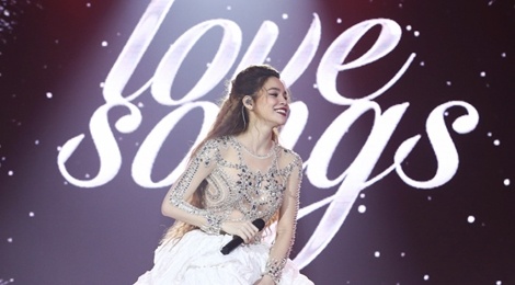 Hau dem nhac Love song, Ho Ngoc Ha go mac 'ca si hat theu thao' hinh anh