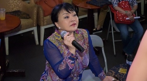 Danh ca Huong Lan day 'than dong' Duc Vinh hat hinh anh
