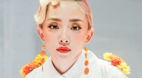 Toc Tien mac lai trang phuc duoc Rihanna dat hang NTK Cong Tri hinh anh