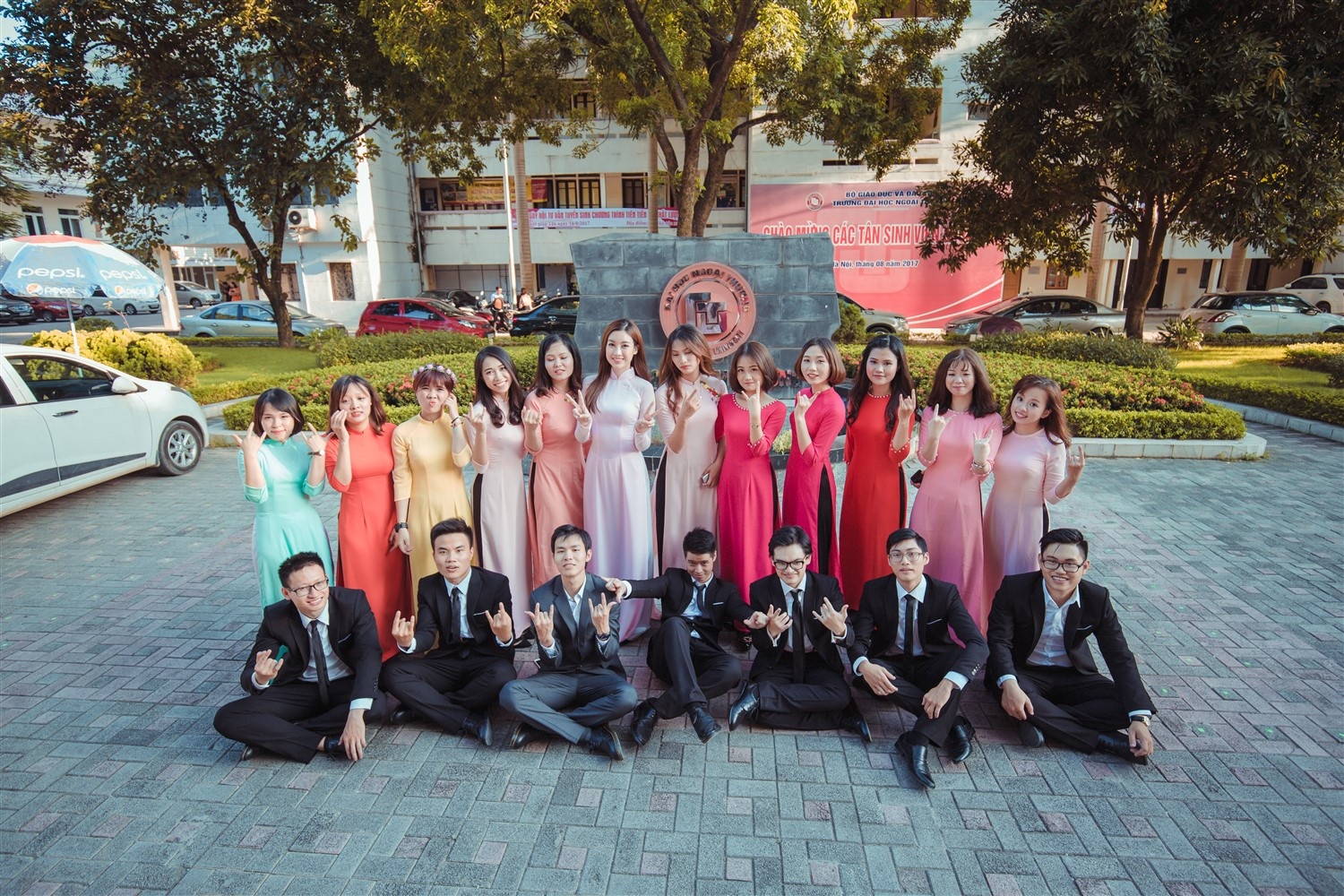 Hoa hau Do My Linh anh 1