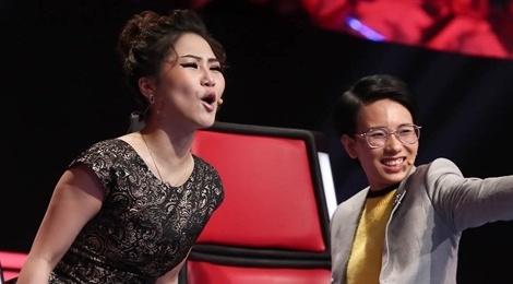 Huong Tram, Vu Cat Tuong lien tuc khoe thanh tich tai The Voice Kids hinh anh